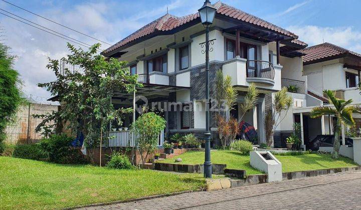 Rumah di Kota Baru Parahyangan Bandung Full Furnished 1