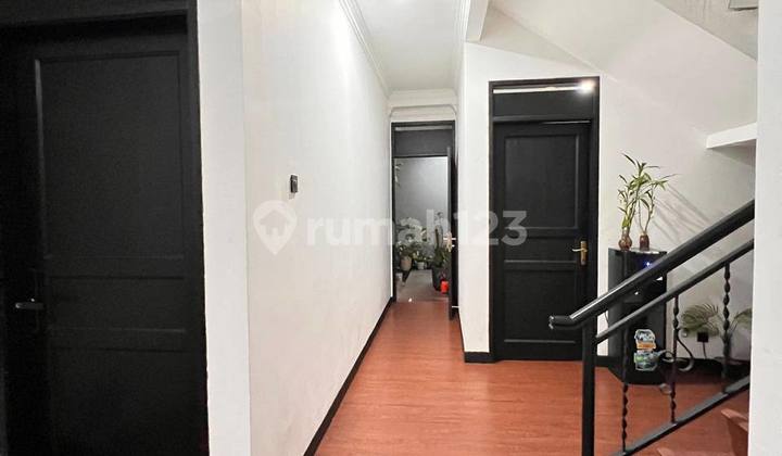 Rumah Bagus 2 Lantai Terawat Lokasi Strategis di Sayap Riau Bandung