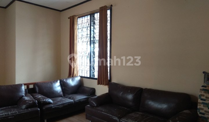 Well-Maintained Old Furnished House in Arcamanik, Bandung 2