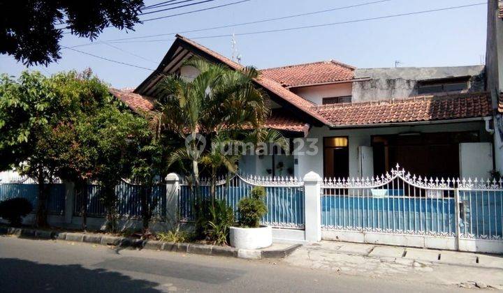 Rumah Terawat Di Jalan Utama Dekat Metro Margahayu Bandung 1