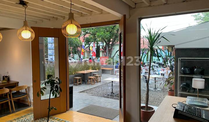 Dijual Bangunan Cafe Sayap Riau Bandung 2