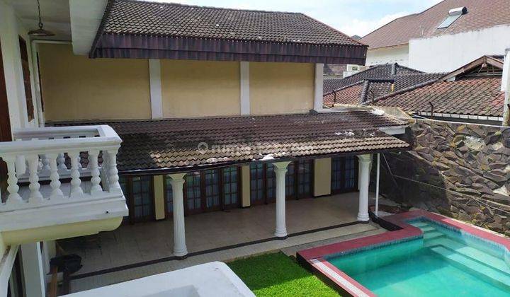 Disewakan rumah klasik bertema tropis di Setra sari 1