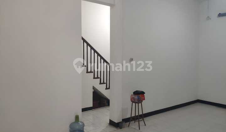 Disewakan  Rumah di Sayap sudirman 2 Lantai SHM Bagus