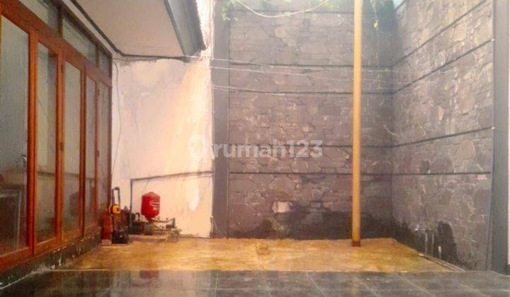 Disewa Rumah 2 Lantai Bagus di Setra wangi semi Furnish  1