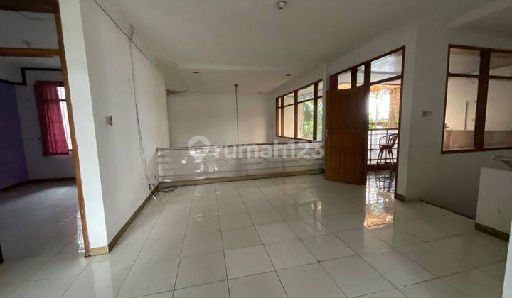 Disewa Rumah 2 Lantai Bagus di Setra wangi semi Furnish  2