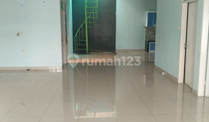 Disewakan Rumah besar Taman kopo Indah 3  blok C 2