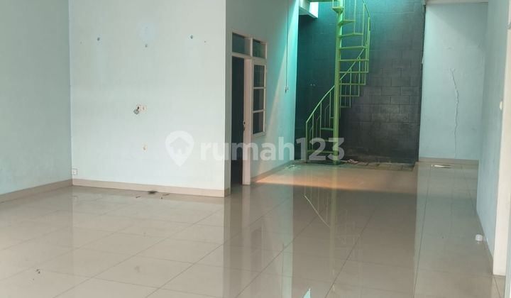 Disewakan Rumah besar Taman kopo Indah 3  blok C