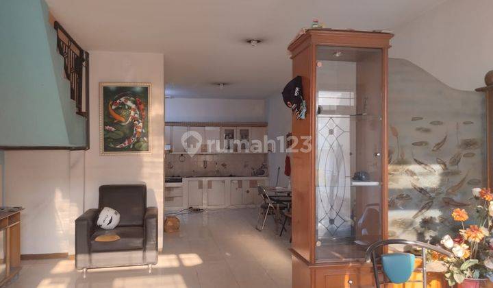 Disewakan Rumah Bagus 2lt Semi Furnish Di Taman Kopo Indah 2 2