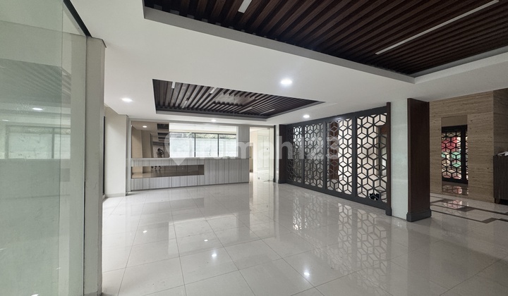 4-Story Mainroad Dewi Sartika Office Building, Sturdy and Solid 4-Story Mainroad Dewi Sartika Office Building, Sturdy and Solid