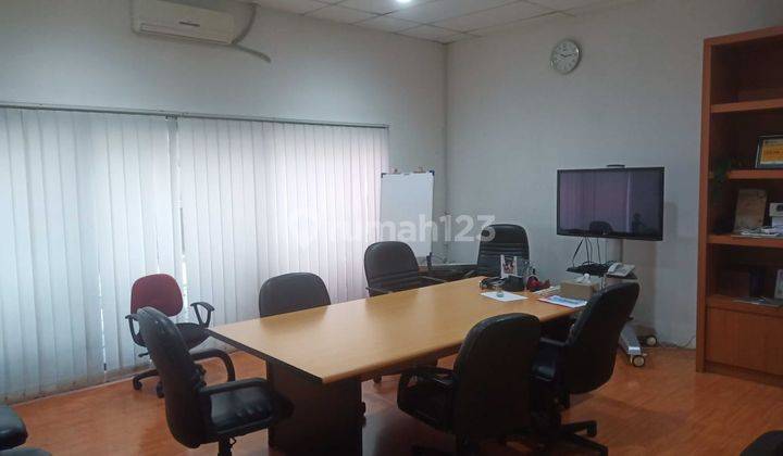 Disewakan Ruko 3 Lantai Gedung Perkantoran ( Furnish) Apartemen Majesty Mainroad Suryasumantri 1