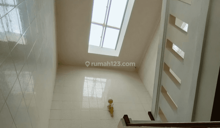 Rumah Meruya Puri 2 Lantai Bagus Semi Furnished SHM Meruya Utara 1