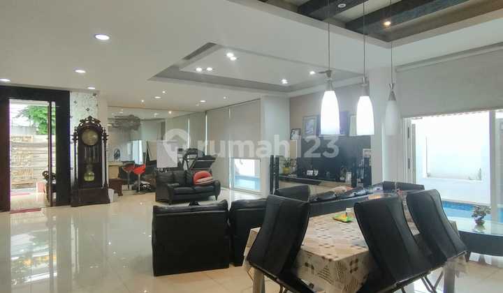 Luxury House in Meruya, 2.5 Floors with Swimming Pool