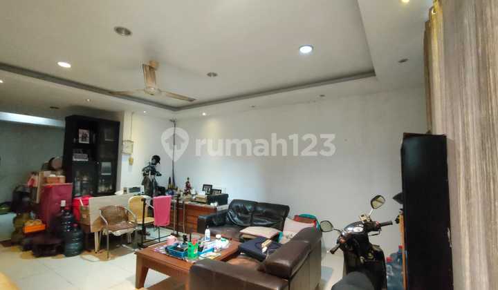 ruang tamu rumah meruya 8x15 puri jakarta