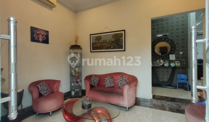ruang tamu rumah mewah daan mogot dekat