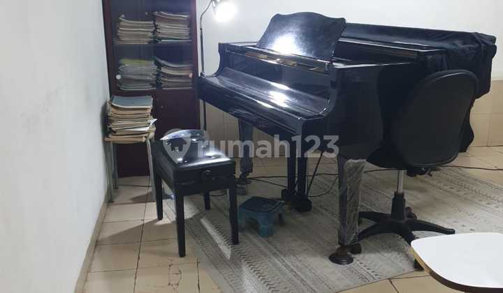 Rumah di Puri Indah Jakarta Barat Siap Huni 