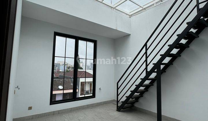 Rumah 15x20 Brand New Posisi Hoek 3 Lantai Unit Langka!! 2