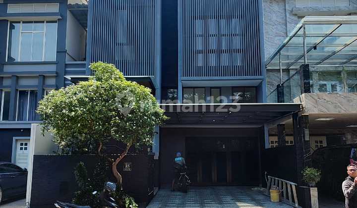 Rumah Crown Golf PIK View Danau 3 Lantai Furnished Bangunan Mewah High End 1