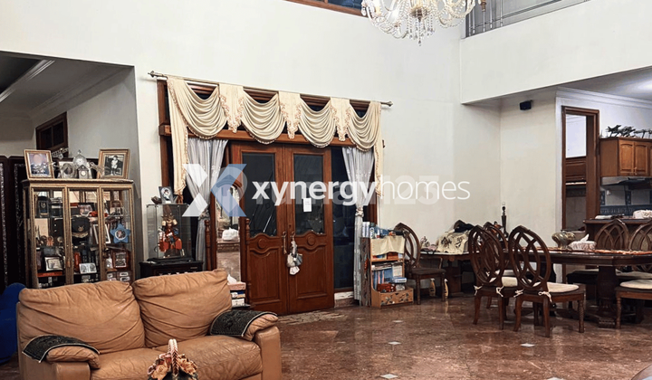 Rumah Terawat 2 Lantai SHM Posisi Hoek di Setra Duta Bandung