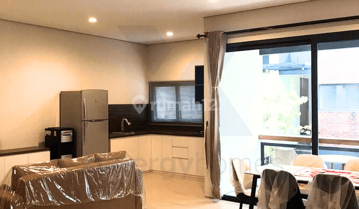 Rumah Bagus Modern Minimalis 2 Lantai SHM di Setraduta Bandung 1