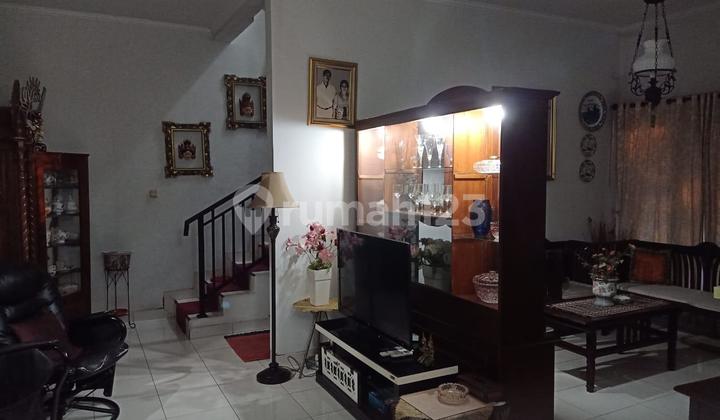 Rumah Hoek Ada Kolam Ikan Di Kencana Loka Bsd, Dekat Sekolah, Tol, Krl 2