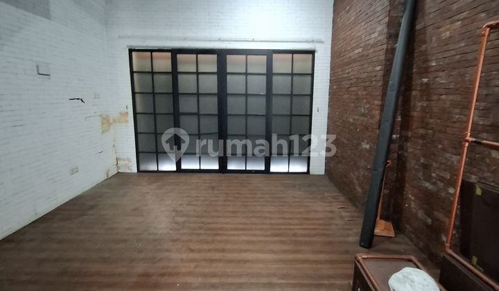 Road-facing Shophouse, Corner Lot, Extra Side Land in Frankfurt Gadingserpong Road-facing Shophouse, Corner Lot, Extra Side Land in Frankfurt Gadingserpong