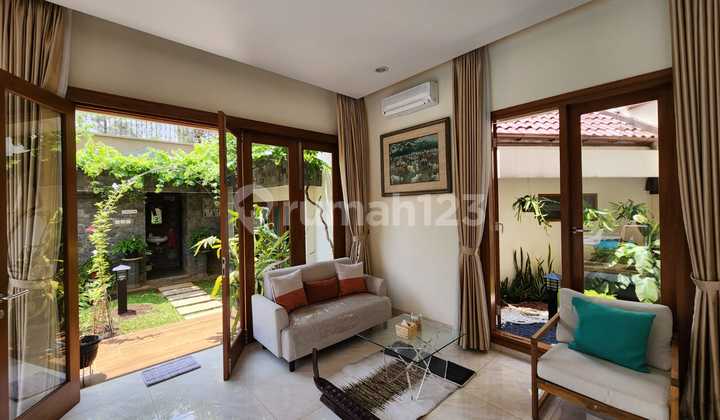 Rumah Mewah Rapi Terawat, Kolam Pribadi, Shm On Hand 2