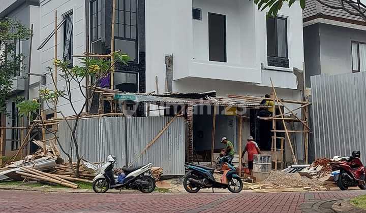 House in BSD Nusaloka, Newly Built, Hook Position, Ready July/August