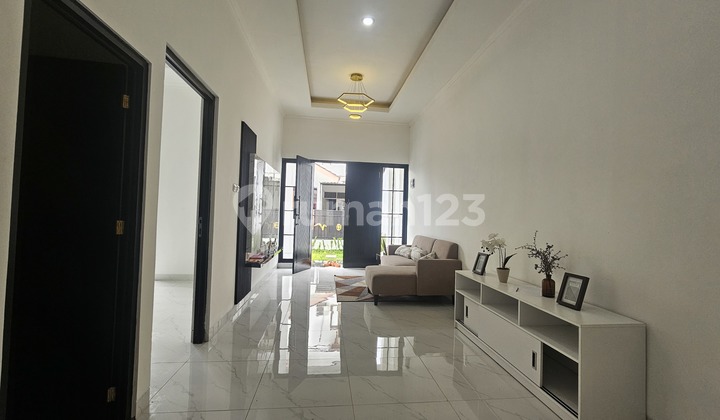 Rumah Baru Design Mandiri Di Griya Loka Bsd, Bonus Kitchen Set