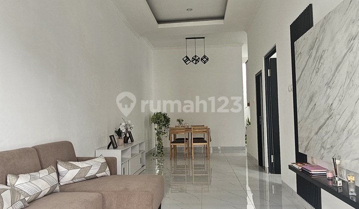 Rumah Baru Design Mandiri Di Griya Loka Bsd, Bonus Kitchen Set 2