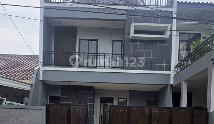 Rumah Cantik di Villa Melati Mas Kondisi Rapih 3 Lantai Siap Huni Rumah Cantik di Villa Melati Mas Kondisi Rapih 3 Lantai Siap Huni