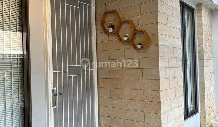 Dijual Rumah semi baru di Graha Raya SHM 2