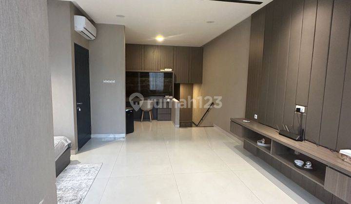 Rumah Bagus 3 Lantai Full Interior di Taman Grisenda  1