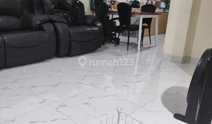 Rumah 2 Lantai Siap Huni Dekat Dengan Sekolah Pasar di Taman Surya 5 2