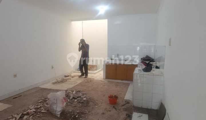 Dijual Rumah 2 lantai siap huni di Daan Mogot baru 