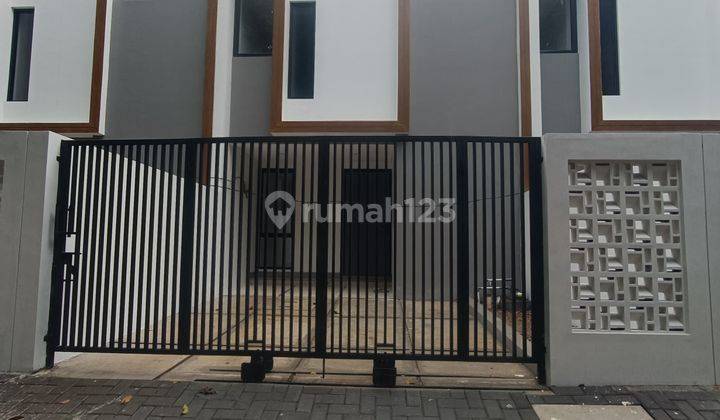 Rumah 3 Lantai Model Minimalis Siap Pakai di Citra Garden 2 1