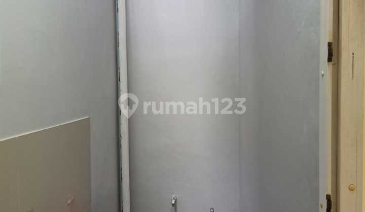 Disewakan Rumah 2 Lantai Siap Huni di Taman Surya 5 2