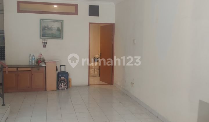 Dijual rumah 2 lantai di kawasan mutiara taman palem Dijual rumah 2 lantai di kawasan mutiara taman palem