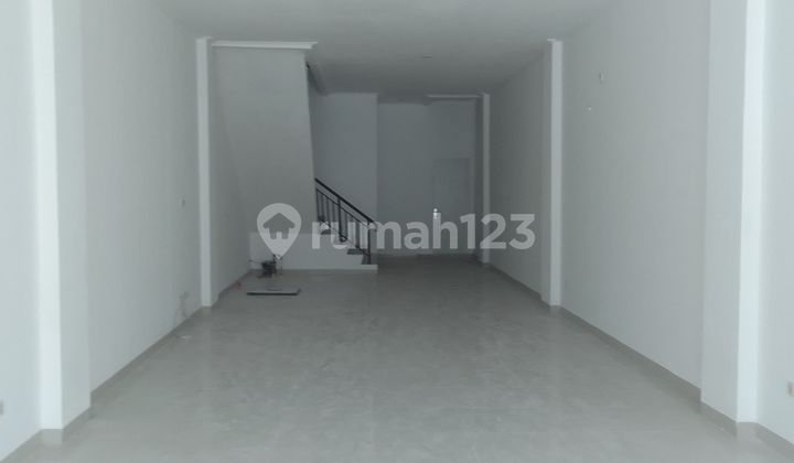 Disewakan Ruko posisi bagus depan mall di Taman Palem lestari Disewakan Ruko posisi bagus depan mall di Taman Palem lestari