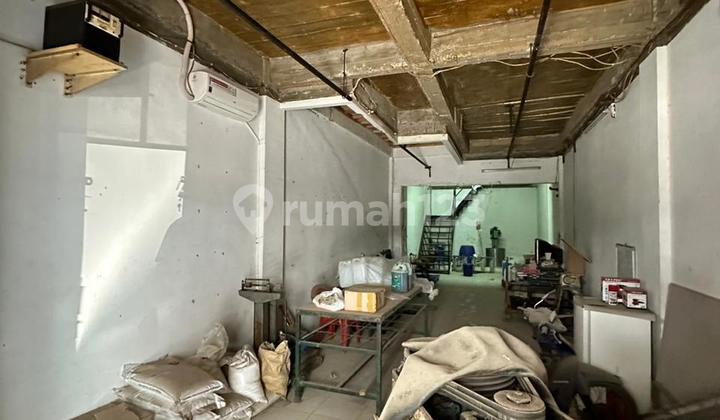 For sale: Three-story shop house in the Thousand Palms Sustainable Garden commercial area. For sale: Three-story shop house in the Thousand Palms Sustainable Garden commercial area.