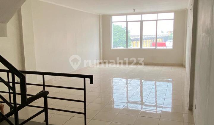 For rent: 4-story shop house ready for use in Kalideres area. For rent: 4-story shop house ready for use in Kalideres area.