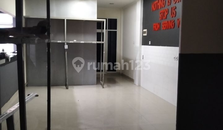 For rent: 3-story connected shophouse in Taman Surya 5 2