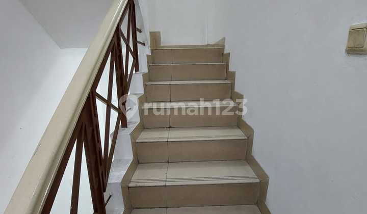 For Rent Ready-to-Use Shophouse Suitable for Office or Warehouse in Daan Mogot Baru 2