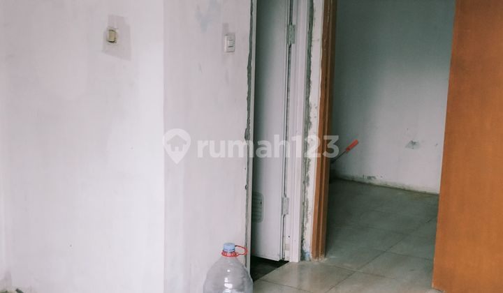 Dijual rumah 2 lantai di taman palem lestari 1