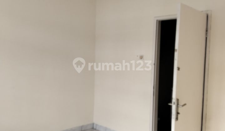 Disewakan Rumah 2 1/4 Lantai di Daan Mogotr Cadia Disewakan Rumah 2 1/4 Lantai di Daan Mogotr Cadia