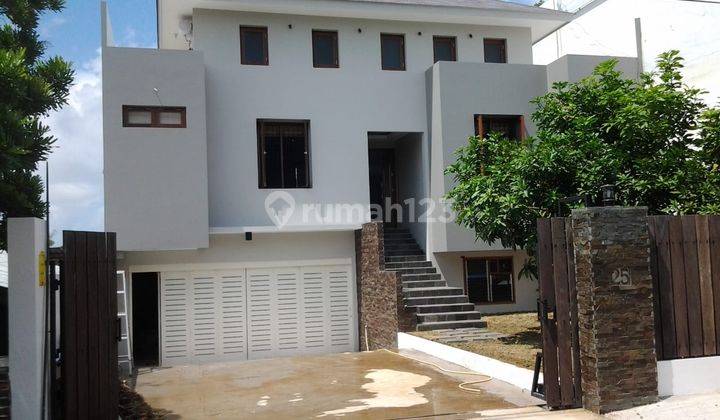 Rumah Mewah Glass House Di Balikpapan Dengan Swimming Pool 1