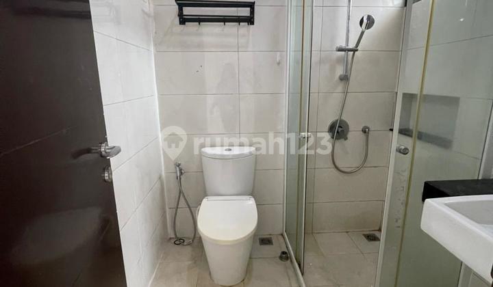 Disewakan Rumah Plaing Murah Dua Lantaii di Green Lake City 2