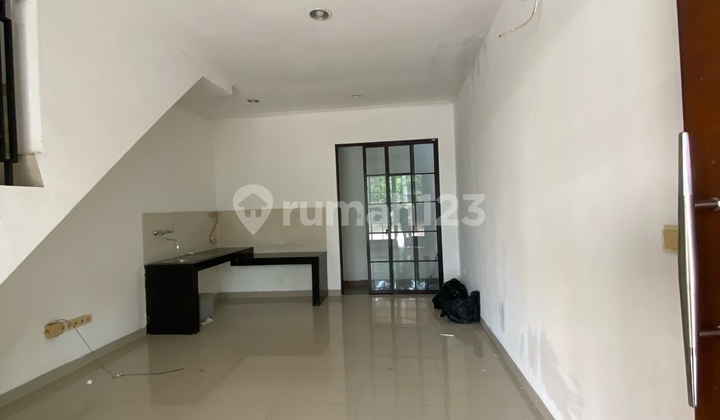 Disewakan Rumah Ready Amti Banjirrr di Green Lake City 2