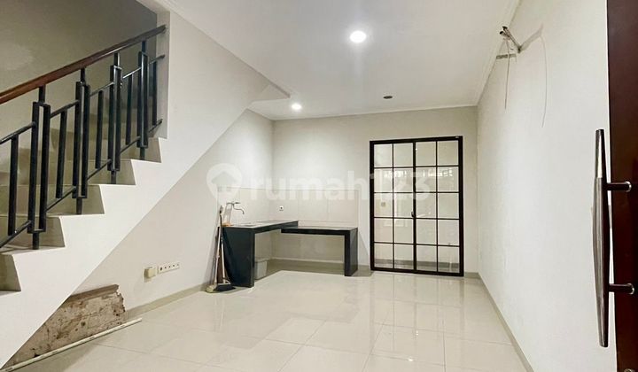 For Rent: Affordable Two-Story House in Green Lake City