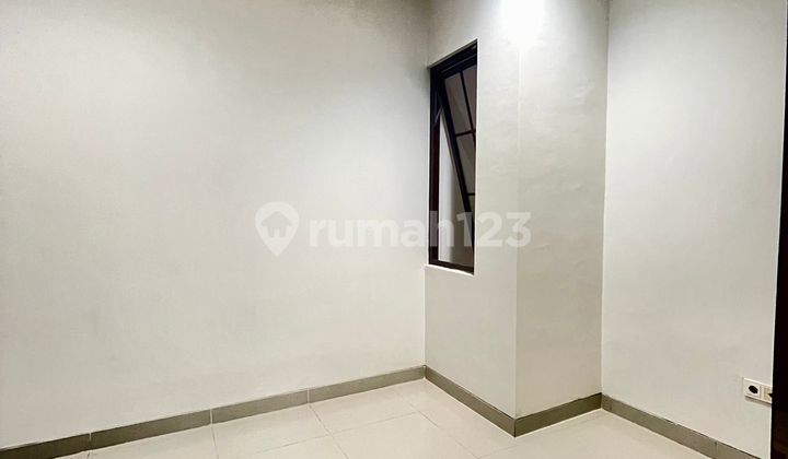 Disewakan Rumah Murah Dua Lantaii di Green Lake City 2