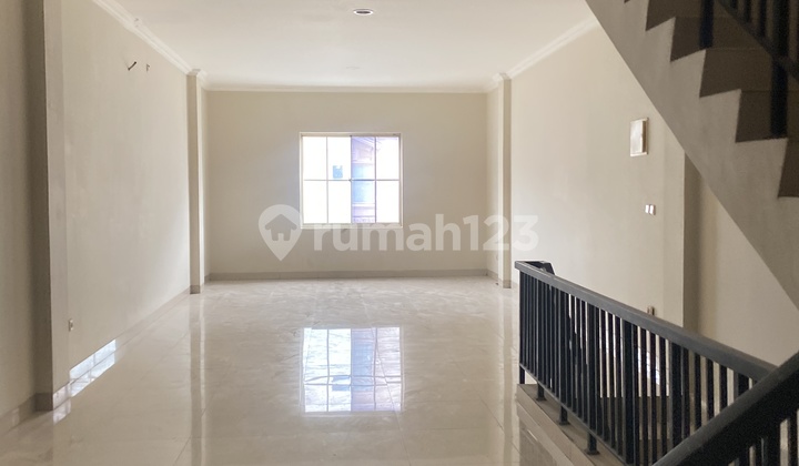 Disewakan Ruko Siap Huni Empat Lantaii Ready
